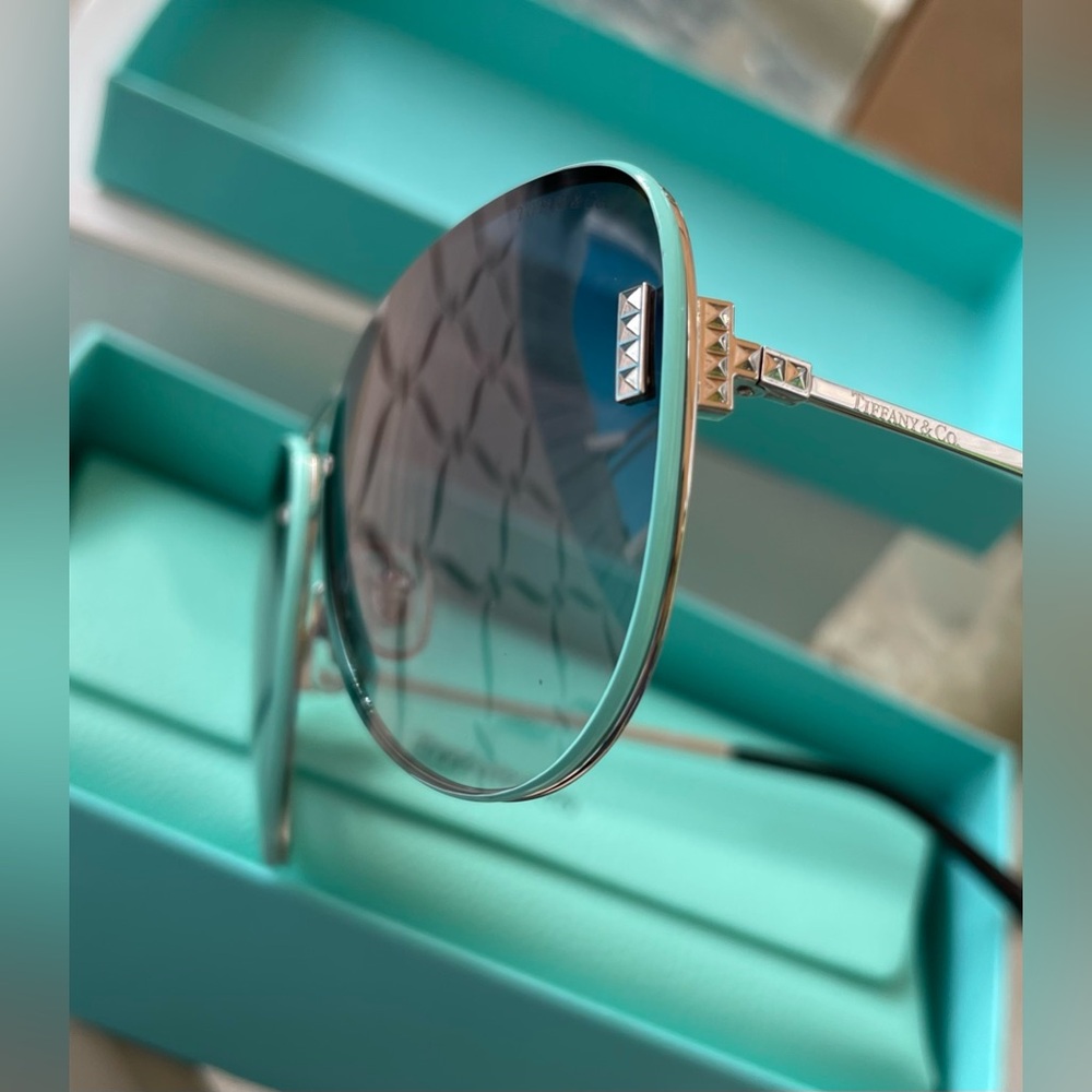 NEW Tiffany & Co. Studded Aviator Sunglasses in silver and blue gradient - Picture 10 of 16